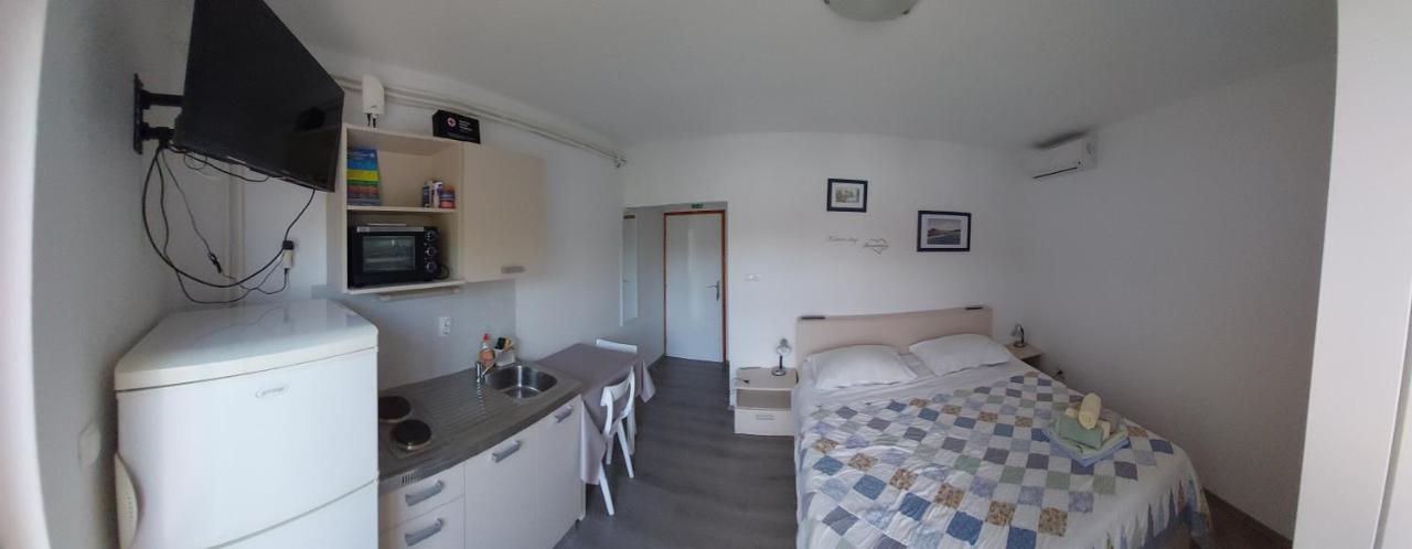 Appartement Gvacic House à Supetarska Draga Extérieur photo